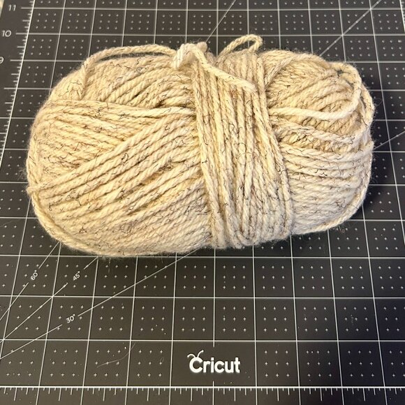 6 skeins of Lion Brand Wool Ease WHEAT 402 Yarn Super Bulky Worsted - Picture 2 of 4